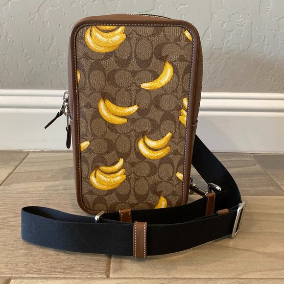 🍌 Coach Sullivan Pack In Signature Canvas With Banana Print - Picture 1 of 4